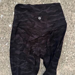 Lululemon Align High Rise 21" Black Camo Size 2